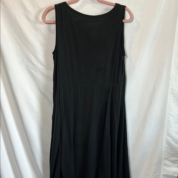 Silk Elegant Black Sleeveless Dress - Picture 4 of 11